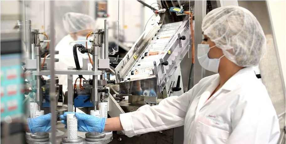 You are currently viewing How AI Streamlines Cosmetic Formulation for Faster, More Efficient Manufacturing